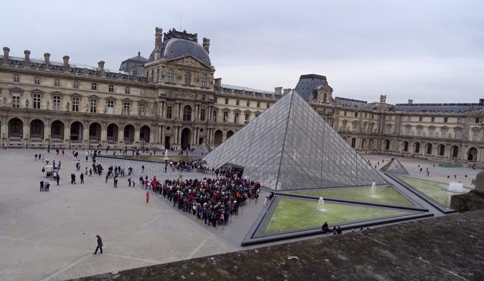 Reason To Skip The Louvre - Long Queues