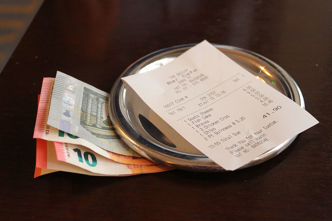 how-much-should-you-tip-in-france-tipping-advice-for-paris-and-france