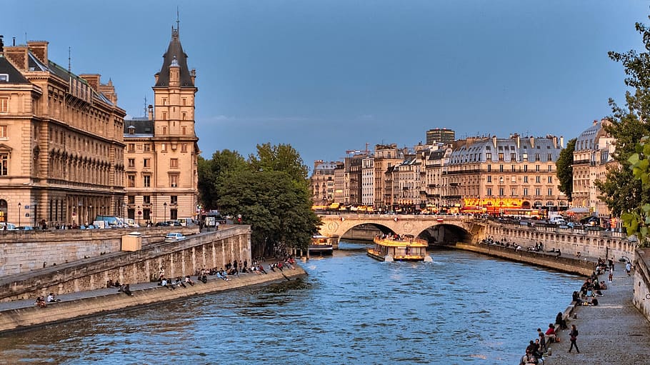 Paris River Cruise In August