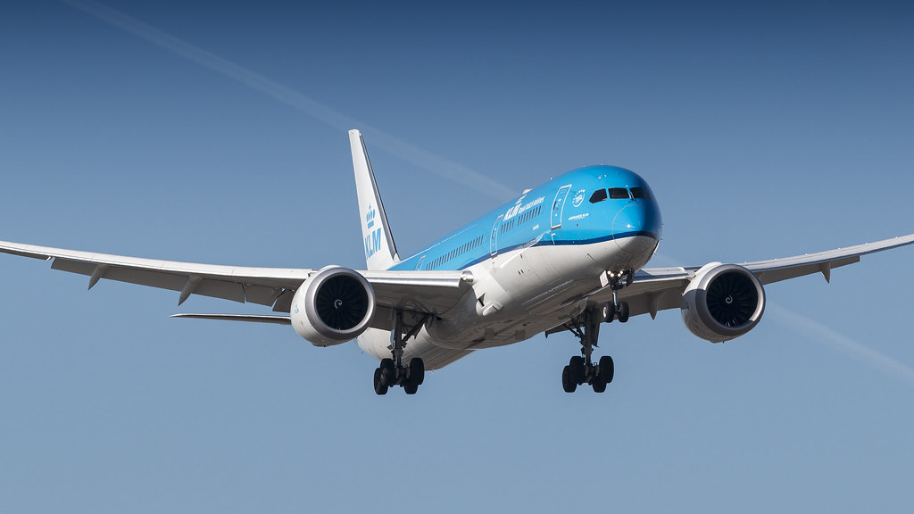 Long flight. Боинг 787 Дримлайнер KLM. Boeing 787-9. A321 KLM. Дримлайнер фото.