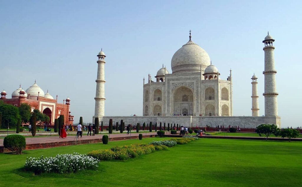 Famous Places in The World - Taj Mahal In India